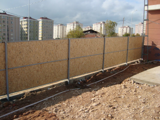 Забор из ОСБ - преимущества, процесс монтажа конструкции
